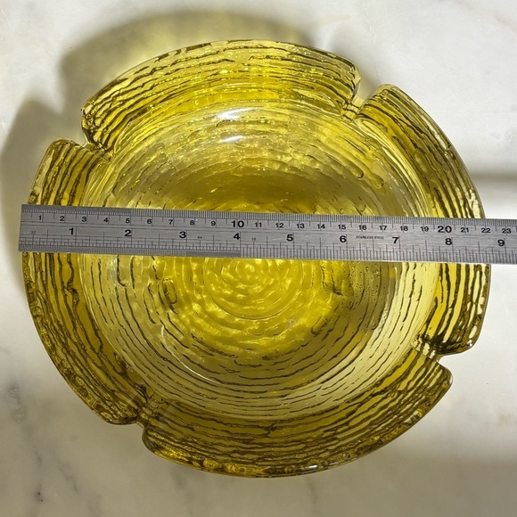 Vintage Anchor Hocking Soreno large yellow gold ashtray - Picture 9 of 9